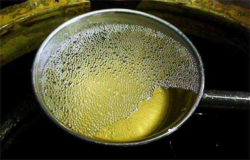 白酒变黄的原因是什么,变黄的白酒一定就是好酒吗?